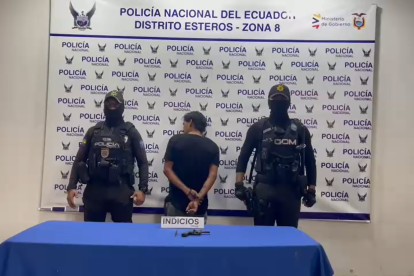 Este hombre fue captura con un arma de fuego en su poder.