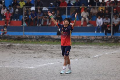 Marcos Avilés anotó el tercer y cuarto gol en la victoria de 6 de diciembre.
