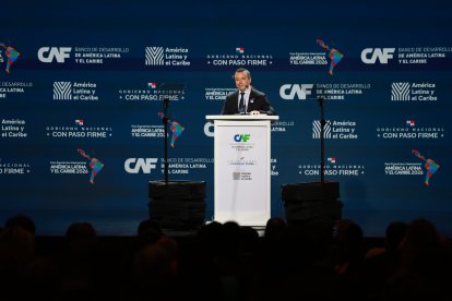 El presidente Daniel Noboa en Panamá, antes de regresar de emergencia a Ecuador.