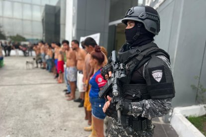 Los ciudadanos serán puestos a órdenes de la autoridad judicial competente.