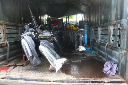 Quince motores fuera de borda y 20 canecas de gasolina fueron incautados.