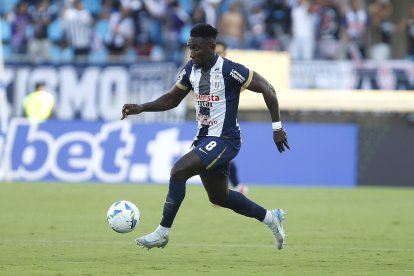 Eryc Castillo se ha mantenido entrenando con Alianza Lima, mientras se resuelve el caso.