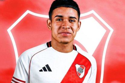 La joya ecuatoriana Kendry Páez refuerza a River Plate por 18 meses.
