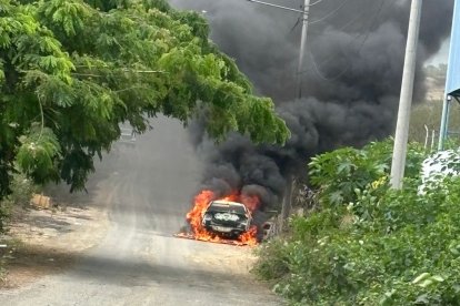Un vehículo fue incinerado tras el crimen del hijo de Leo Briones. Una práctica de los grupos delictivos para perturbar pistas