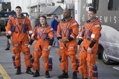 Astronautas de Artemis II: primer viaje a la Luna de una mujer, un afroamericano y un canadiense, marcando un hito en la exploración espacial.