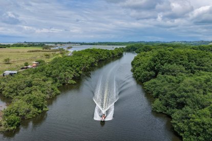 Entre los manglares de Bolívar se revela una cultura viva con una biodiversidad única.