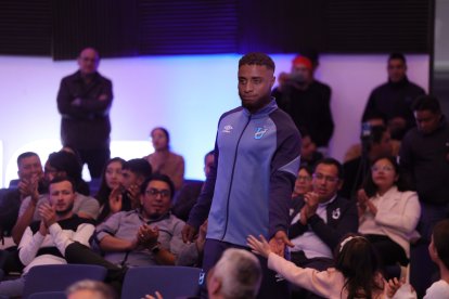 Palacios junto a sus compañeros fue presentado durante la ceremonia oficial de la Chatoleí.