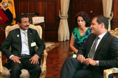 Rafael Correa con el sultán emiratí Ahmed Bin Sulayem
