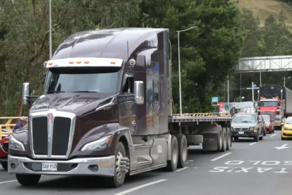 Transportistas anuncian paro por los aranceles del 30 %.