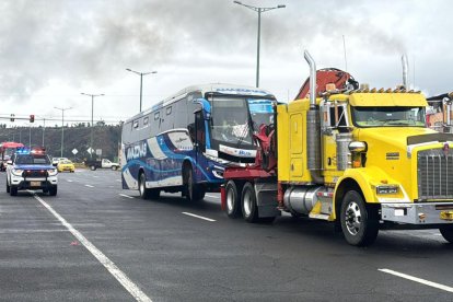 Los cuerpos sin vida quedaron sobre la calzada, después de ser embestido por un automotor que se dio a la fuga.