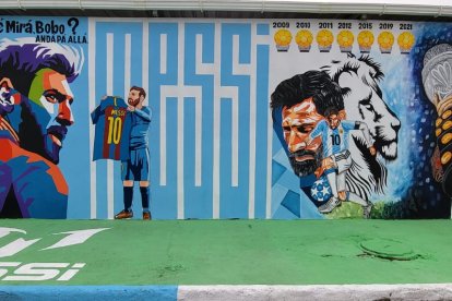 Pintó nueve veces a Messi en Ecuador: la historia del artista que sueña con conocerlo.