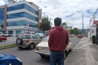 El propietario del vehículo permanece hospitalizado tras sufrir fracturas en su pierna durante el atropello, aseguró su hijo.