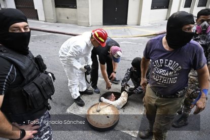 El ministro del Interior confirmó la captura de diez sospechosos que operaban desde un local comercial en la Ciudad Vieja de Montevideo.