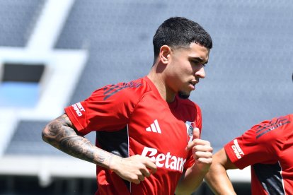 Kendry Páez, volante ecuatoriano que se unió a las filas de River Plate.