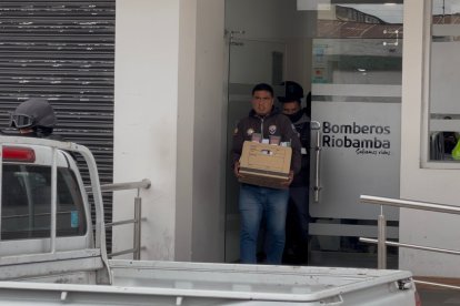 Fiscalía allanó el Cuerpo de Bomberos de Riobamba.