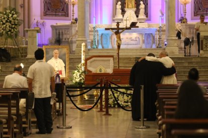 Velatorio en la catedral por la muerte de Monseñor Antonio Arregui