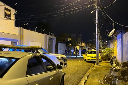 El taxi quedó con alrededor de 20 orificios de bala