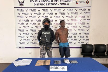 El sujeto fue aprehendido y, luego de una evaluación médica, se confirmó que estaba en condición estable.