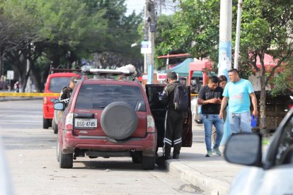 El cadáver estaba en el interior de este vehículo.
