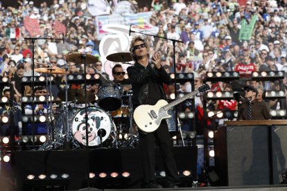 Green Day arrancó el show del Super Bowl 2026.
