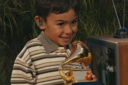 Confirman que el niño del Super Bowl no es Liam Conejo, sino el actor Lincoln Fox, quien vivió un momento inolvidable junto a Bad Bunny.