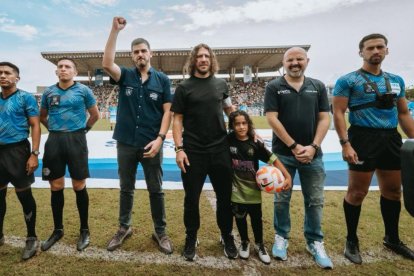 La final de la LigaPro Kids con la presencia del alcalde Aquiles Álvarez, Carles Puyol y MIguel Ángel Loor.