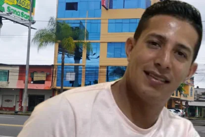 En el sector San Rafael se realiza el velorio del policía Cristhian Alejandro Bravo Murillo.