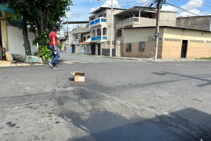 En el sitio colocaron una vela en referencia a las víctimas.
