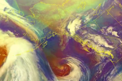 La tormenta sobre el mar de Bering muestra un sistema ciclónico poderoso acercándose a Alaska con nieve, olas altas y vientos intensos
