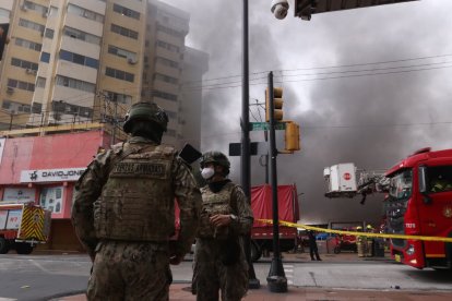 Incendio en inmueble del centro de Guayaquil, este 11 de febrero de 2026.