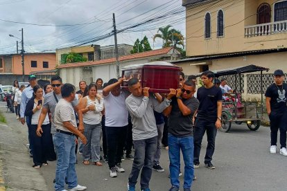 El policía Cristhian Bravo fue sepultado la tarde del martes 10 de febrero.