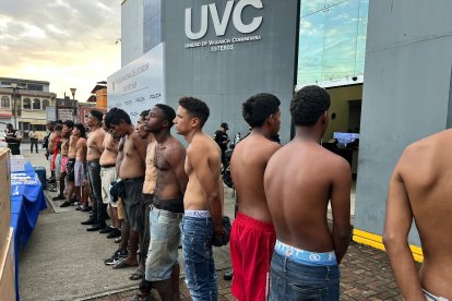 Varios sujetos fueron aprehendidos durante la acción policial.