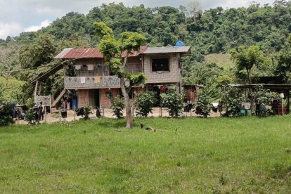 En esta vivienda hallaron los seis cuerpos sin vida.