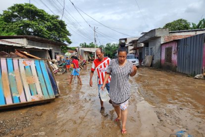 DAÑOS POR LLUVIAS EN ESMERALDAS
PERIODISTA: ISABEL CAMPUZANO
FECHA: 2026/02/12

El lodo predomina en varios sectores de Esmeraldas.