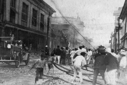 Imagen auténtica del Gran Incendio de Guayaquil ocurrido en 1896.