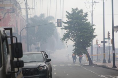 Unidades bomberiles permanecen en el sitio.