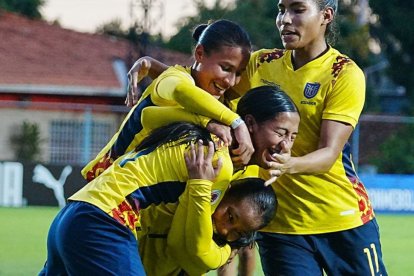 Ecuador femenino sub 20, sueña en grande: Goleada 4-0 ante Perú y clasifica a hexagonal final.