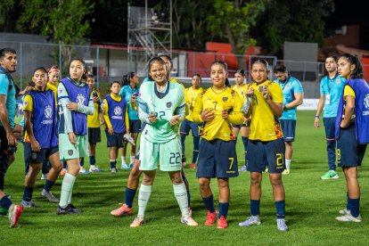 La Selección de Ecuador femenina sub 20, festeja en el Sudamericano de Paraguay.