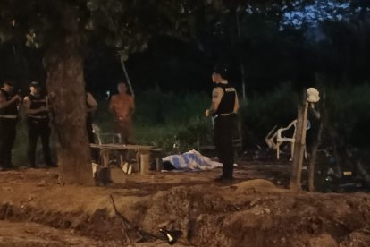 Tres hombres fueron disparados cuando dialogaban bajo un árbol, en el sitio El Pollo, del cantón Santa Ana, Manabí
