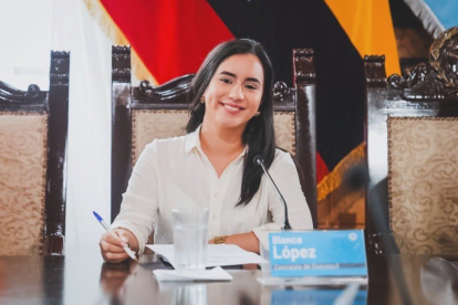 Blanca López denuncia hostigamiento tras intervención del Gobierno en Segura EP en Guayaquil.