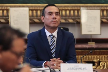José Jerí destituido por el Congreso peruano a menos de dos meses de las elecciones, marcando otro episodio de inestabilidad política en Perú.