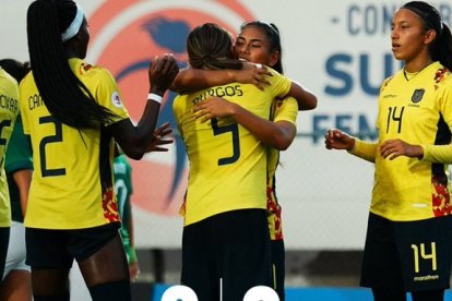 Las seleccionadas ecuatorianas durante una de las celebraciones del Sudamericano en Paraguay.