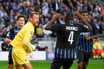 Joel Ordóñez, defensor de Brujas, en un partido de Champions League.
