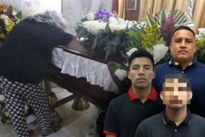 Doris Beltrán llora desconsolada ante el féretro de su hijo mayor, José Gabriel Bozada.