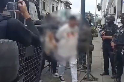 Alias Doble A y su esposa fueron detenidos juntos, en febrero de 2025, en un hotel de Milagro, en Guayas, pero la causa no prosperó.