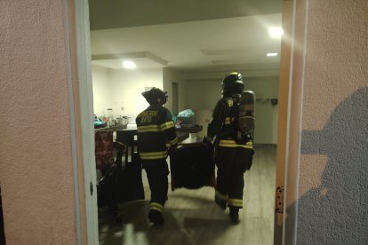 El calefón y su ducto de evacuación fueron revisados por bomberos tras la alerta en Calderón