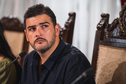 El alcalde Aquiles Álvarez solicitó una extensión de su licencia sin sueldo.