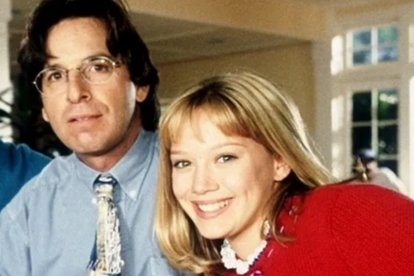 Robert Carradine y Hilary Duff, en la serie Lizzie McGuire.