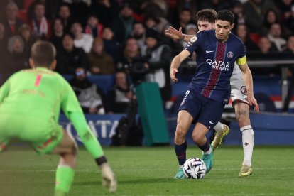 Achraf Hakimi (d) durante uno de los últimos partidos con el PSG.