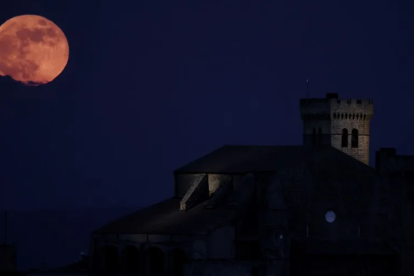 La fase total del eclipse, conocida como totalidad, durará aproximadamente 58 minutos